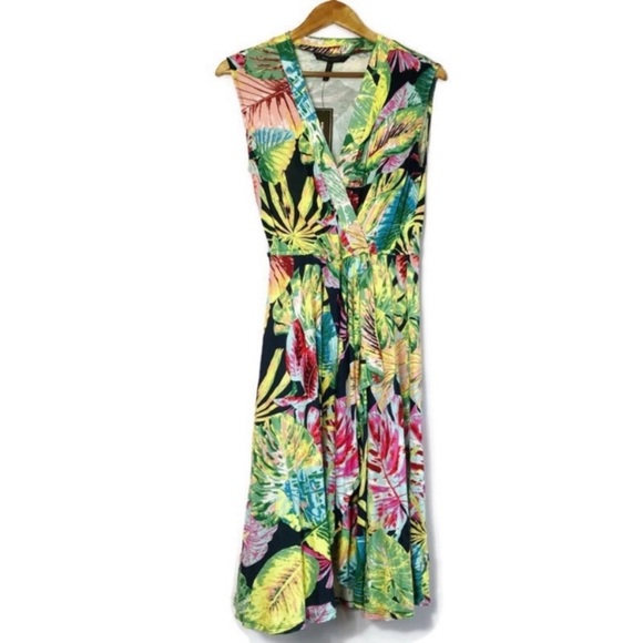 BCBGMaxAzria Dresses & Skirts - BCBG Max Aria Carmelle Faux
Wrap Tropical Print Dress sz Large